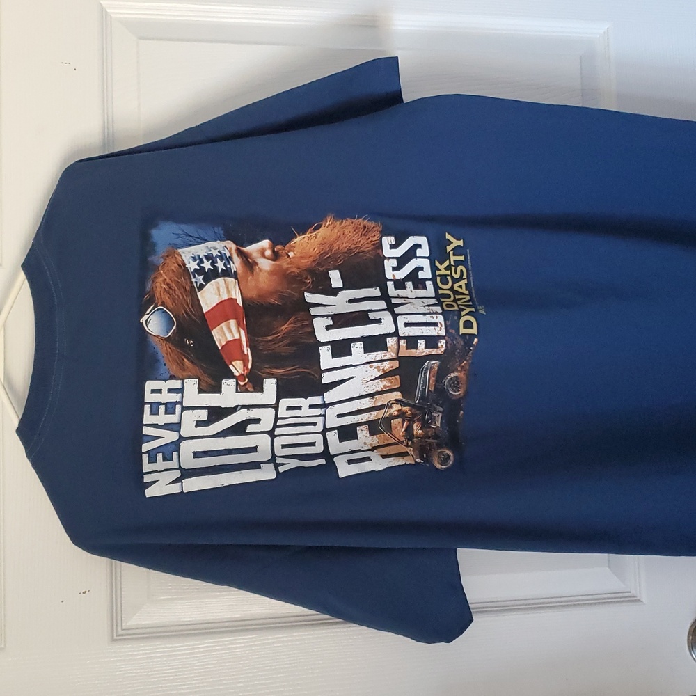 EUC Duck Dynasty Short Sleeve Tee Size 3XL. One Tiny Hole See Photos
